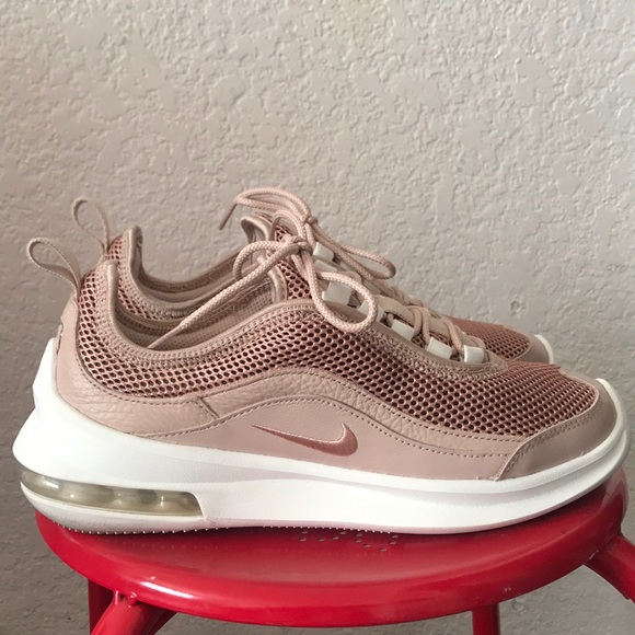 Women’s Nike Air Max Estrea - Picture 2 of 4